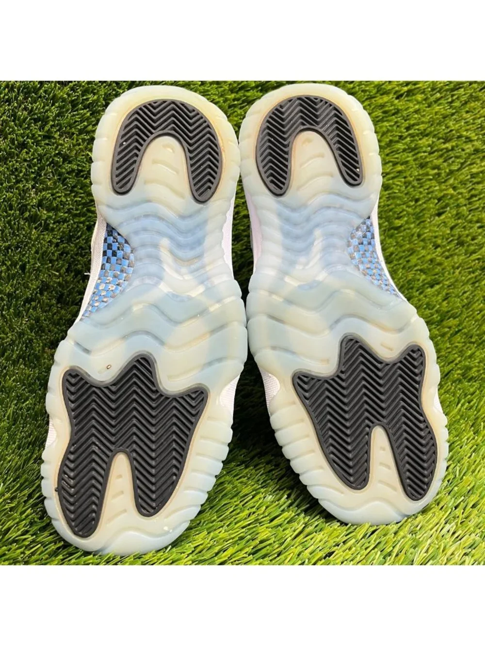 Nike Air Jordan 11 Retro Boys Size 6Y White Blue Athletic Leather Shoes Sneakers